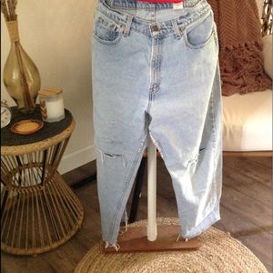 Cropped distressed jeans